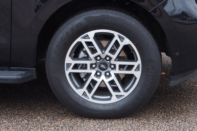 Certified 2025 Ford Expedition Active RWD image 9