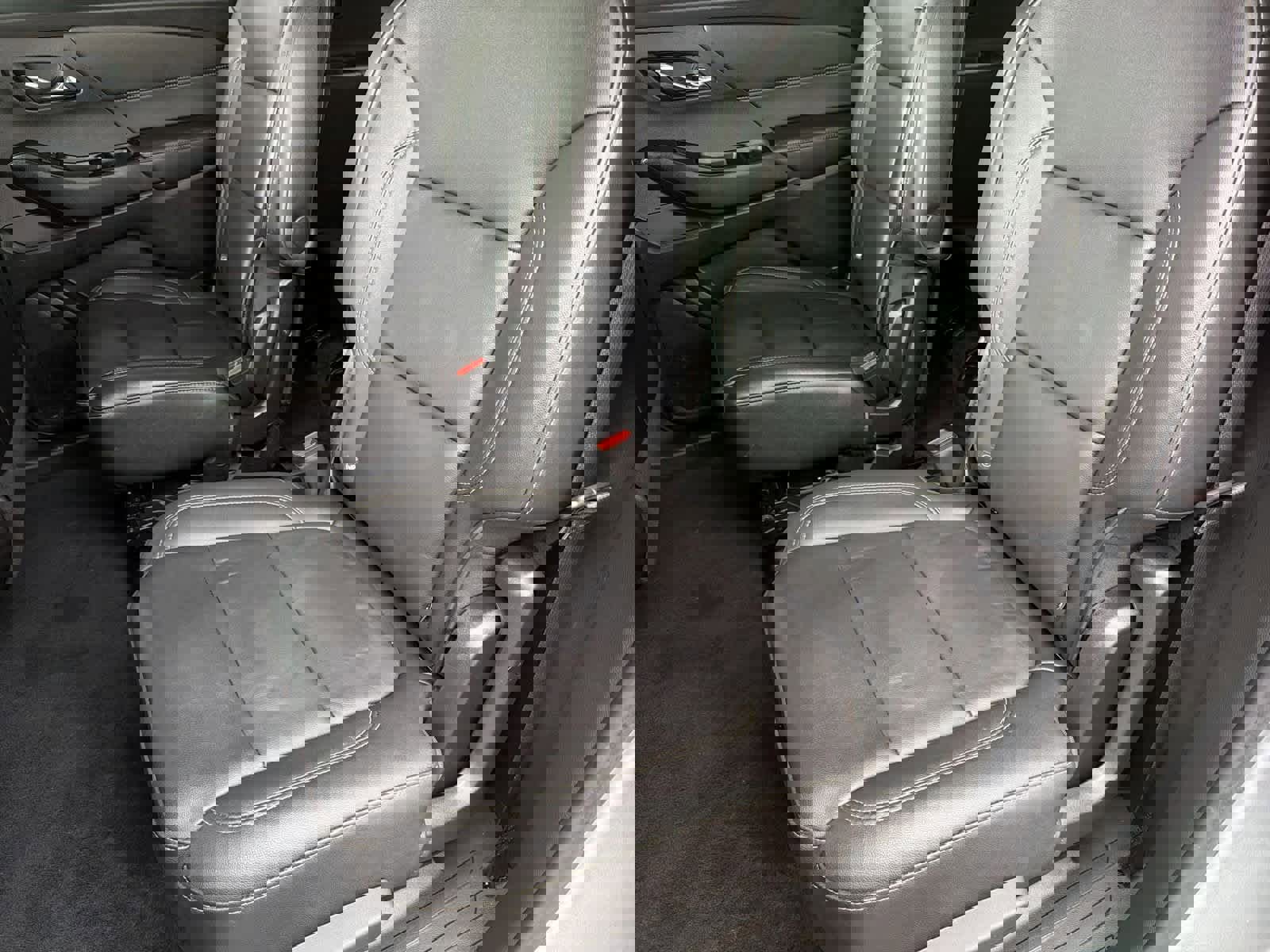 Used 2023 Chevrolet Traverse LT image 20