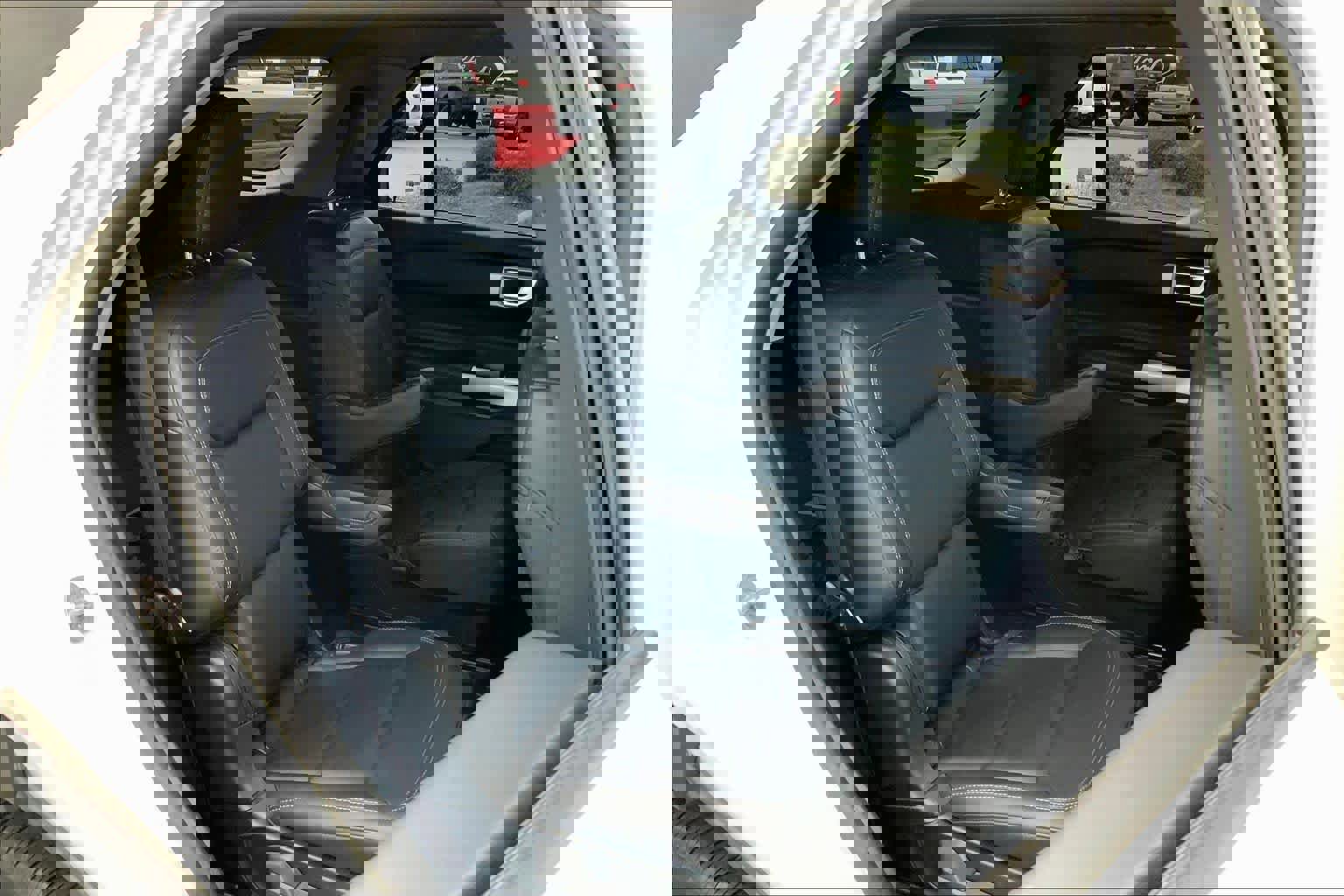 Certified 2022 Ford Explorer XLT w/ Equipment Group 202A image 18