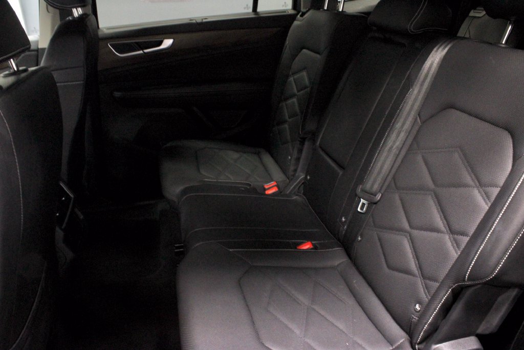 Used 2025 Volkswagen Atlas SE AWD/4WD image 22