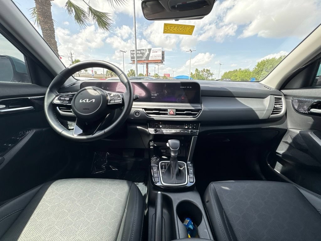 Used 2025 Kia Seltos EX AWD/4WD image 17