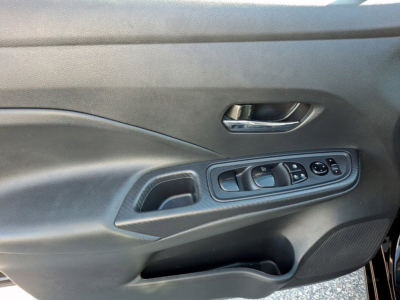 Used 2024 Nissan Versa SV image 11