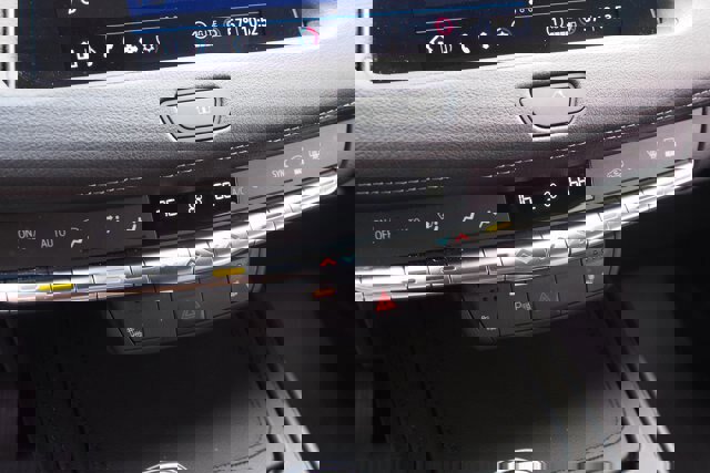 Used 2023 Cadillac XT4 Luxury w/ Cold Weather Package image 26