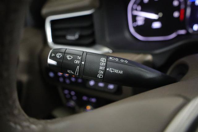 Used 2021 GMC Yukon XL Denali w/ Denali Premium Package AWD/4WD image 15