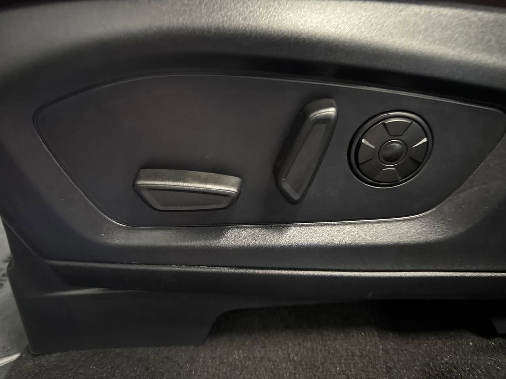 Certified 2025 Ford Explorer Platinum image 35