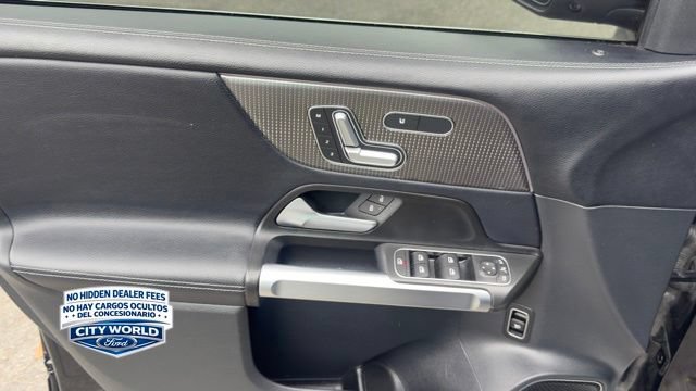 Used 2021 Mercedes-Benz GLB 250 4MATIC w/ Premium Package image 7