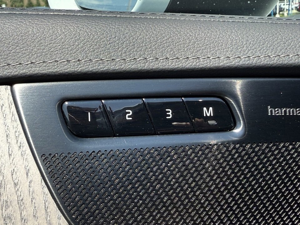 Used 2023 Volvo XC90 B6 Ultimate w/ Protection Package image 26