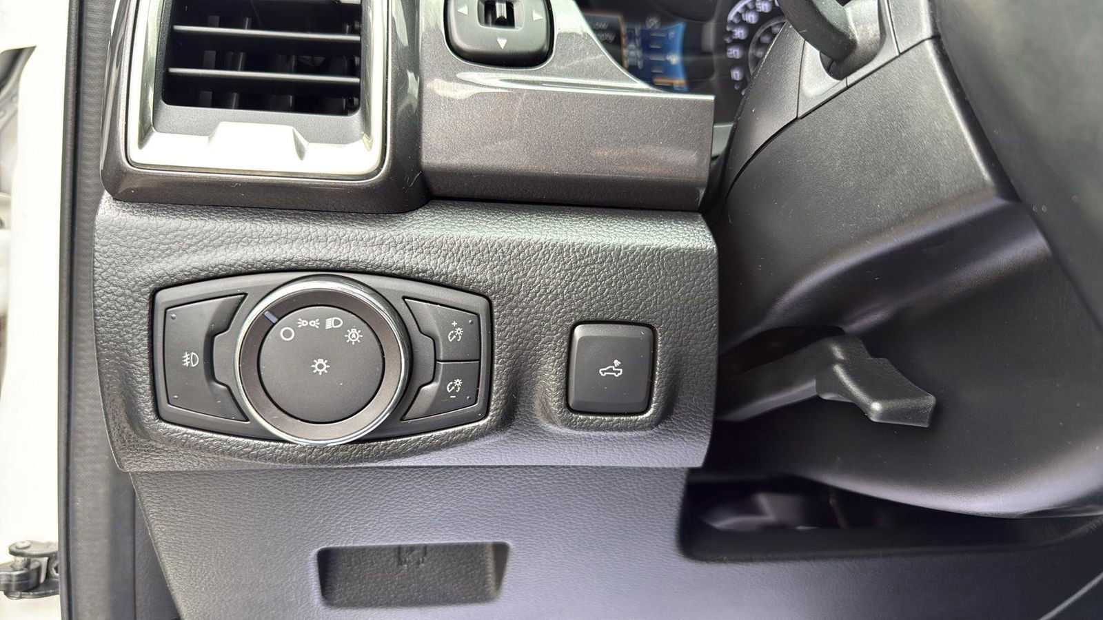 Certified 2019 Ford Ranger Lariat w/ Equipment Group 501A Mid image 18