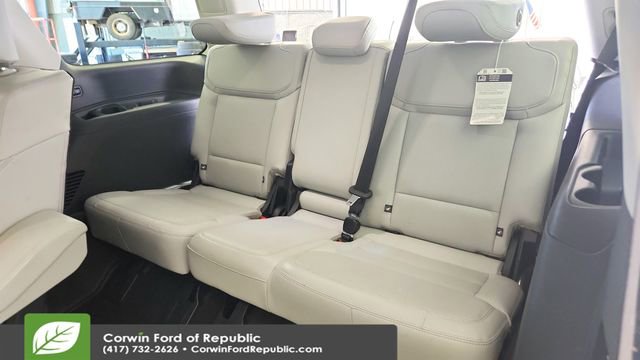 Certified 2025 Ford Expedition Platinum w/ Driver's Package AWD/4WD image 22