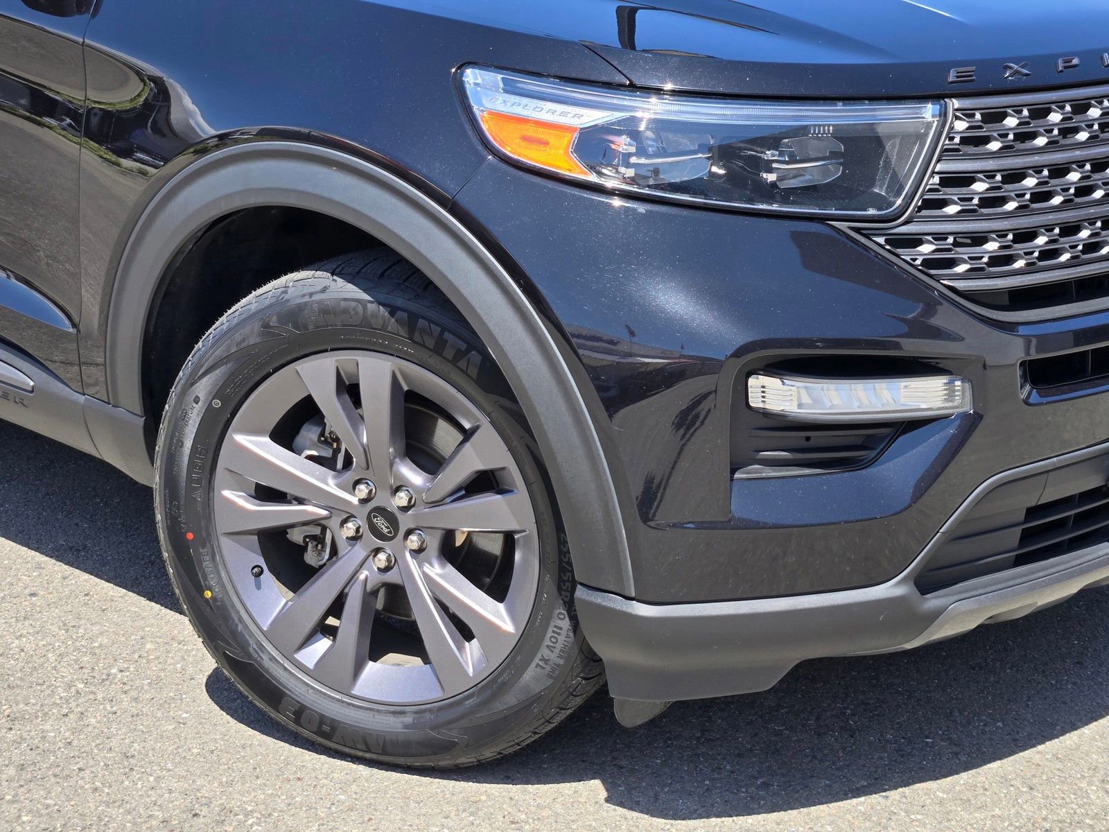 Certified 2023 Ford Explorer XLT w/ Equipment Group 202A AWD/4WD image 9