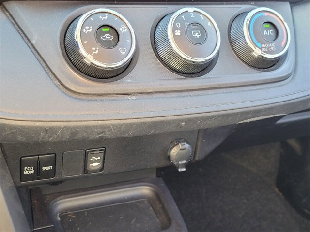 Used 2018 Toyota RAV4 LE image 21