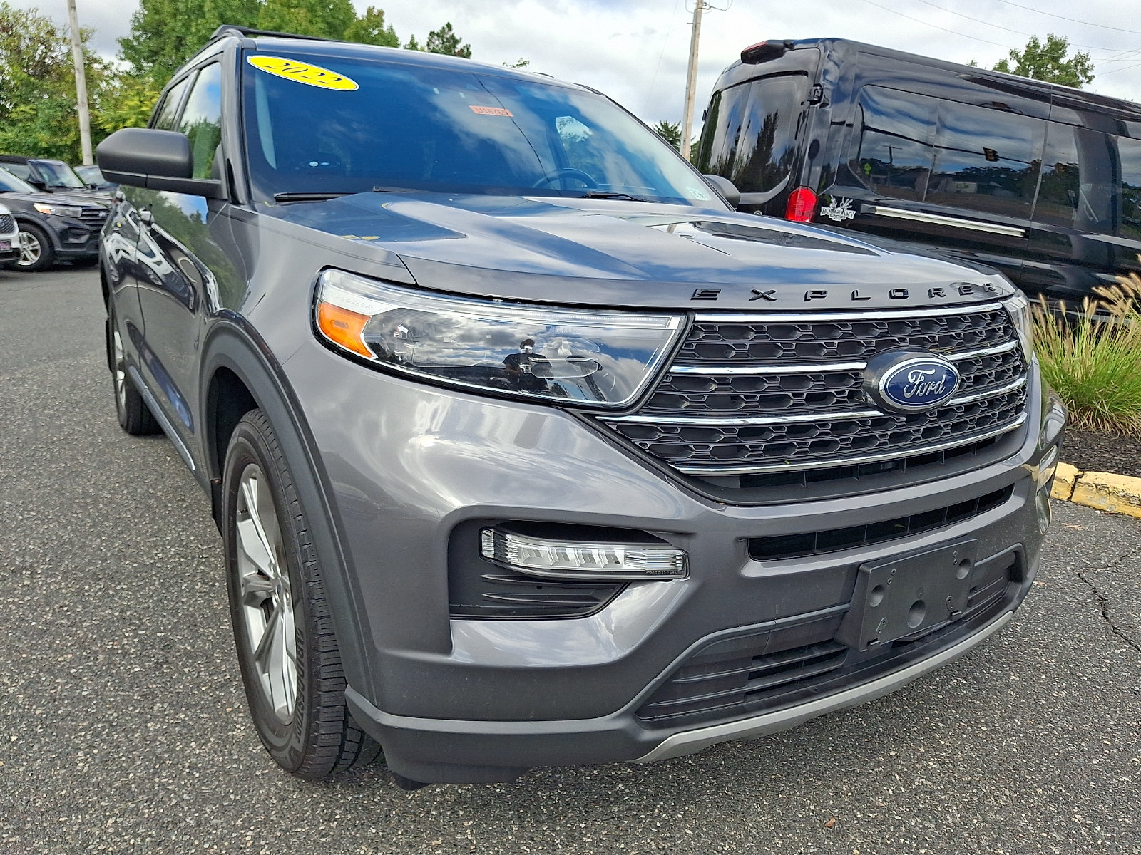 Certified 2022 Ford Explorer XLT w/ Equipment Group 202A AWD/4WD image 2
