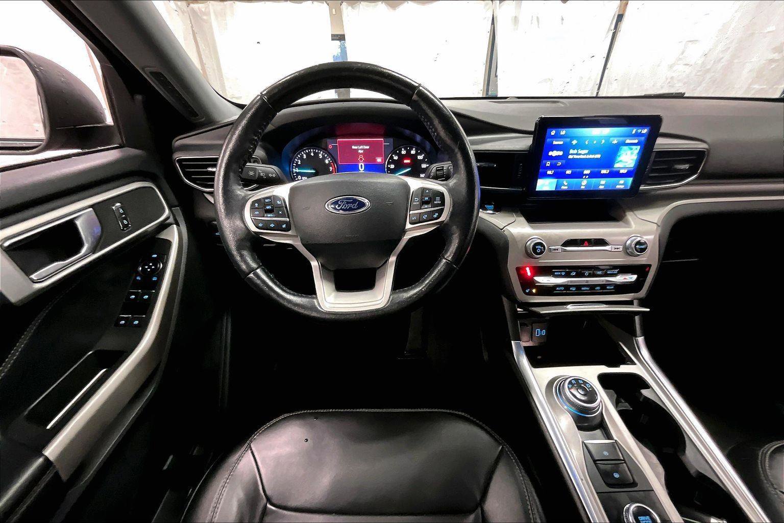 Certified 2022 Ford Explorer XLT w/ Equipment Group 202A image 7