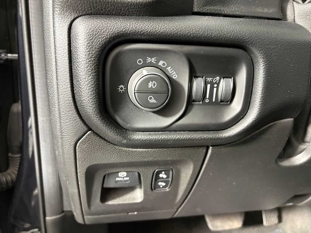 Used 2019 RAM 1500 Laramie AWD/4WD image 14