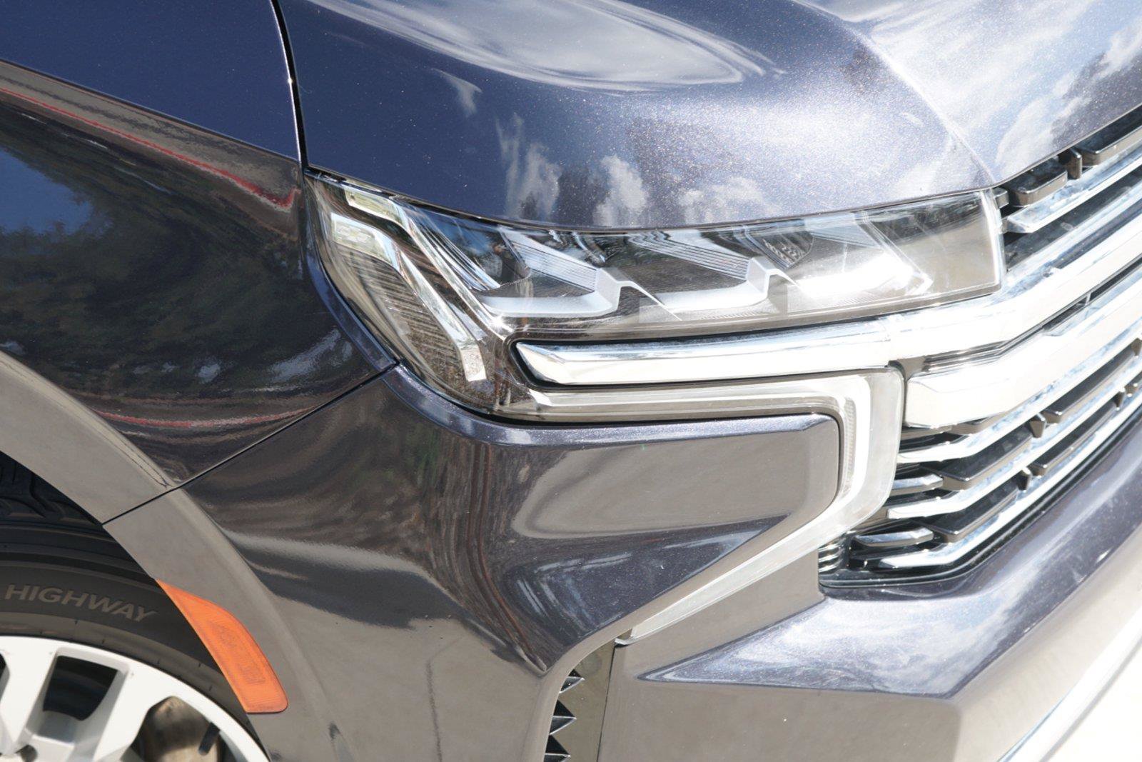 Used 2024 Chevrolet Suburban LT RWD image 3