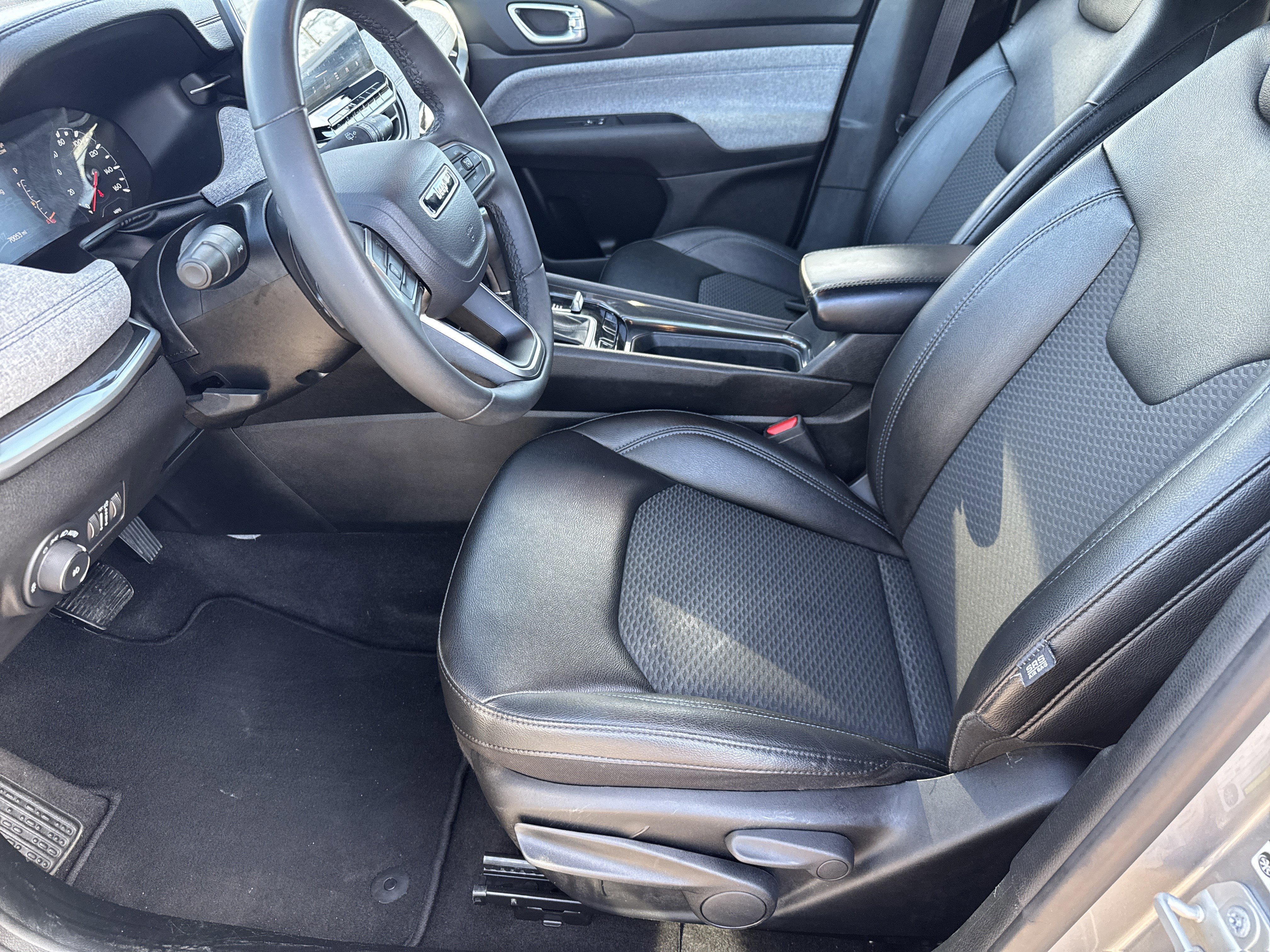 Used 2024 Jeep Compass Latitude image 10