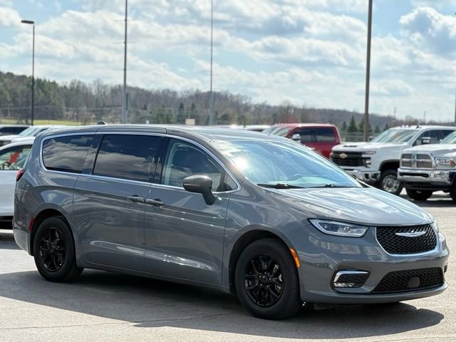 Used 2023 Chrysler Pacifica Touring-L image 12
