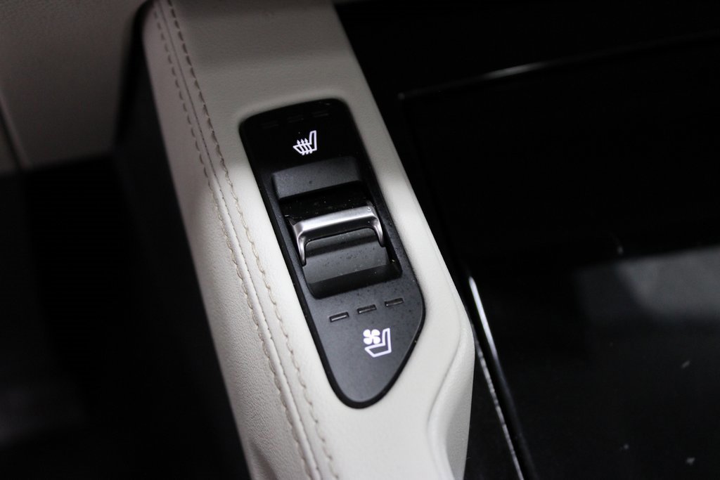 Used 2022 Kia Telluride EX w/ EX Premium Package image 12