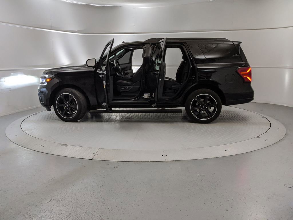 Certified 2024 Ford Expedition Limited image 12