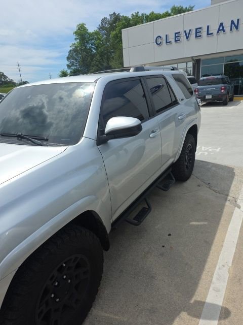 Used 2022 Toyota 4Runner SR5 AWD/4WD image 3