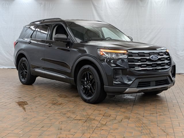 Certified 2025 Ford Explorer Active AWD/4WD image 1