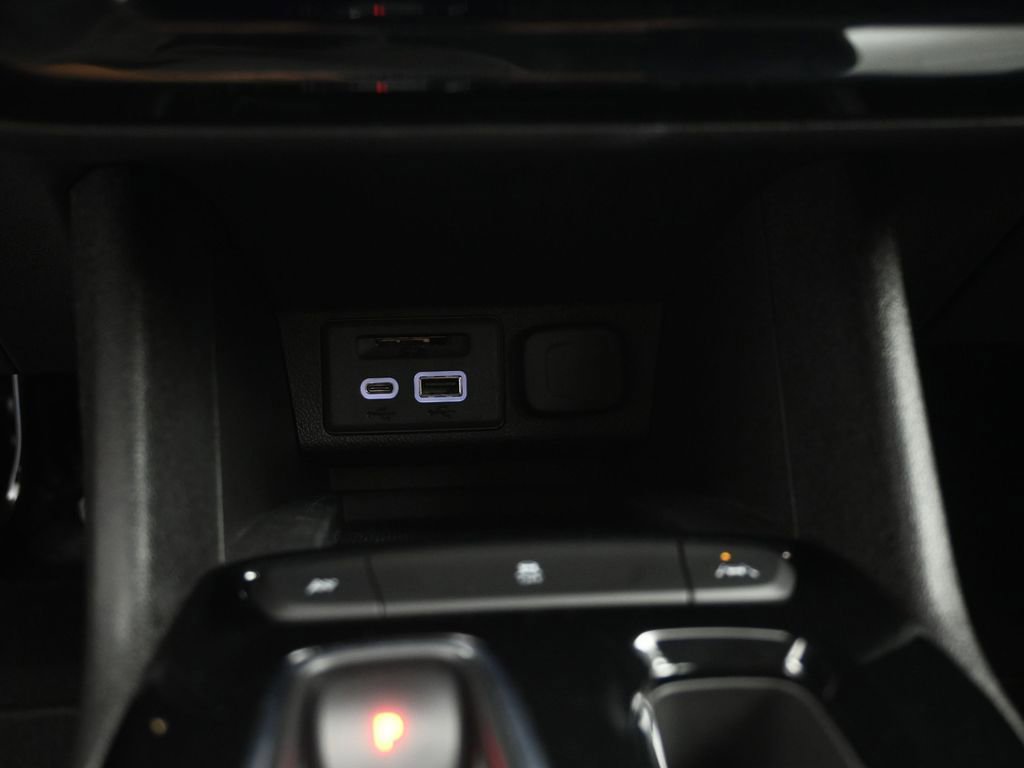 Used 2022 Chevrolet Bolt EUV LT w/ Convenience Package image 42