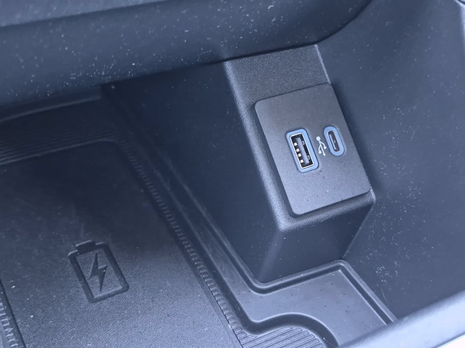 Certified 2024 Ford Edge Titanium AWD/4WD image 30