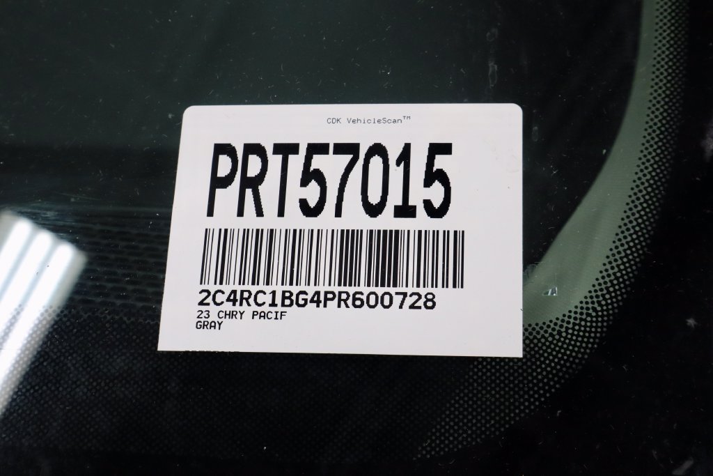 Used 2023 Chrysler Pacifica Touring-L FWD image 33
