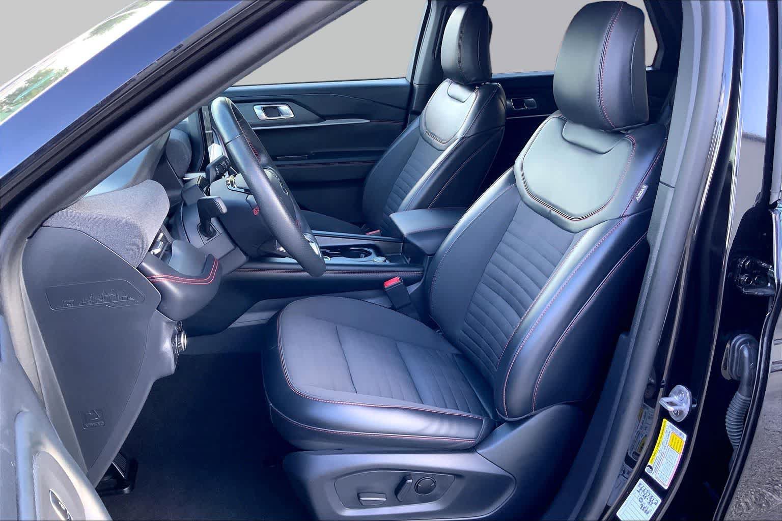 Certified 2025 Ford Explorer ST-Line w/ ST-Line Street Pack AWD/4WD image 8