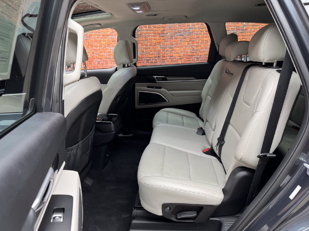 Used 2020 Kia Telluride S w/ S 8 Passenger Seating Package FWD image 26