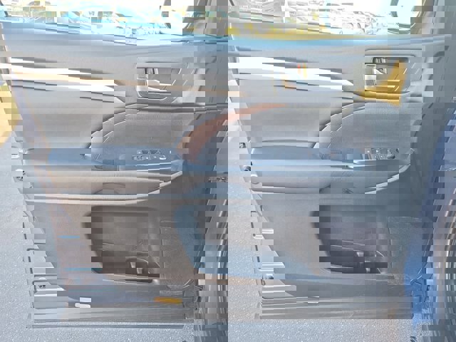 Used 2019 Toyota Highlander XLE image 14