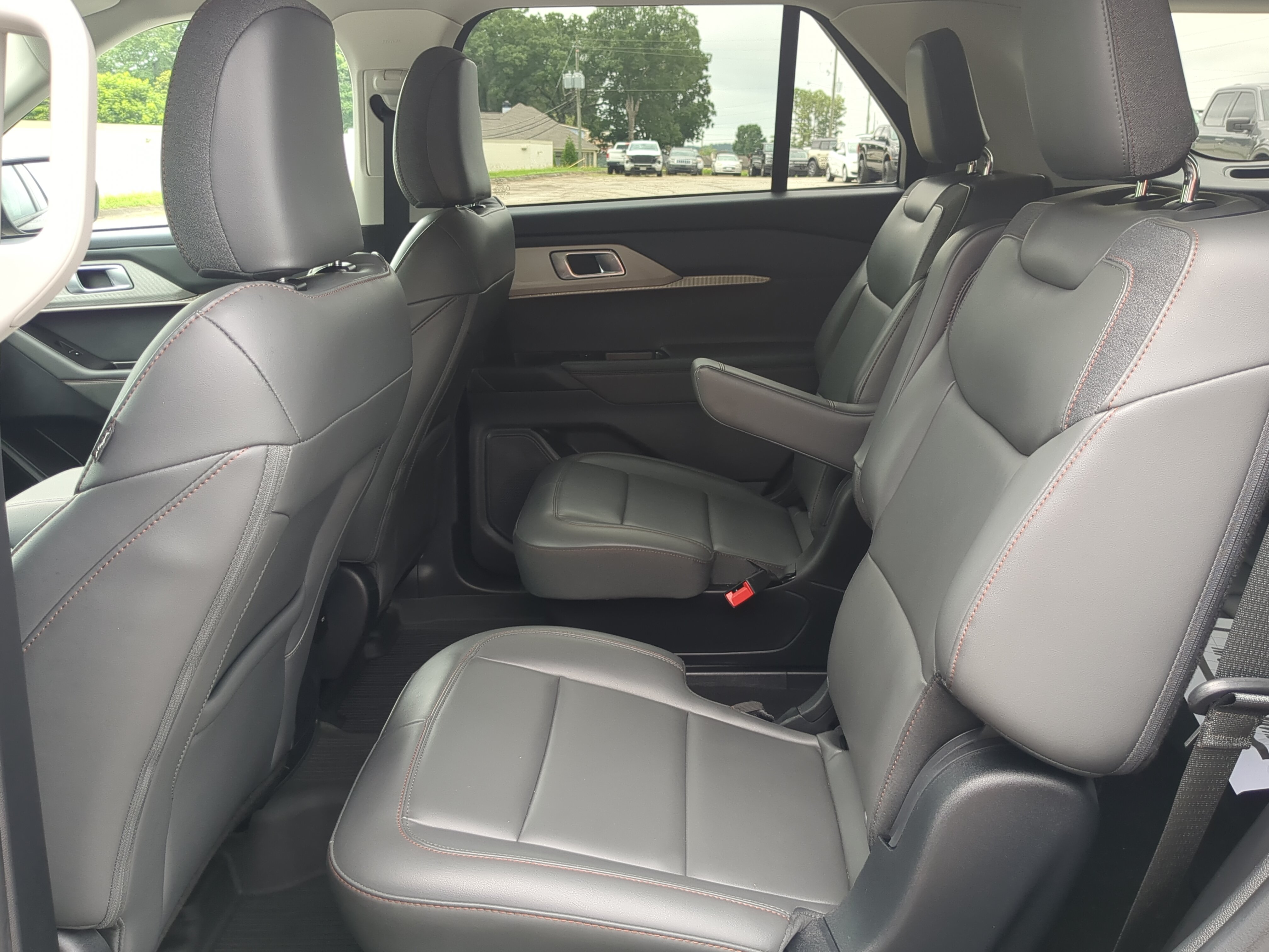 Certified 2025 Ford Explorer Active w/ Active Comfort Package RWD image 12