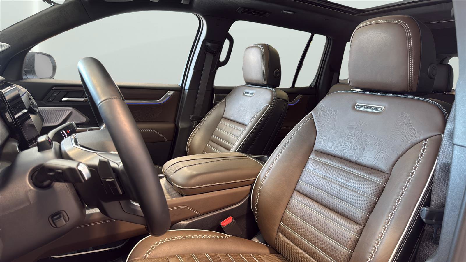 Used 2026 GMC Acadia Denali Ultimate w/ LPO, Floor Liner Package AWD/4WD image 12