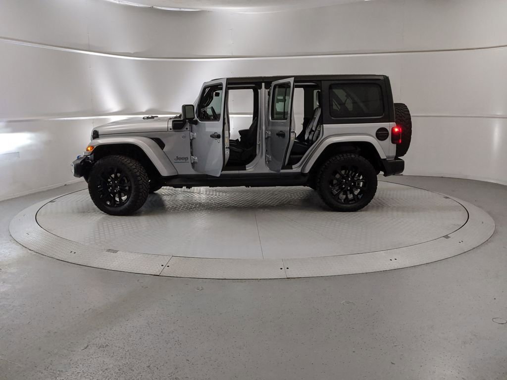 Used 2023 Jeep Wrangler Unlimited Sahara image 12