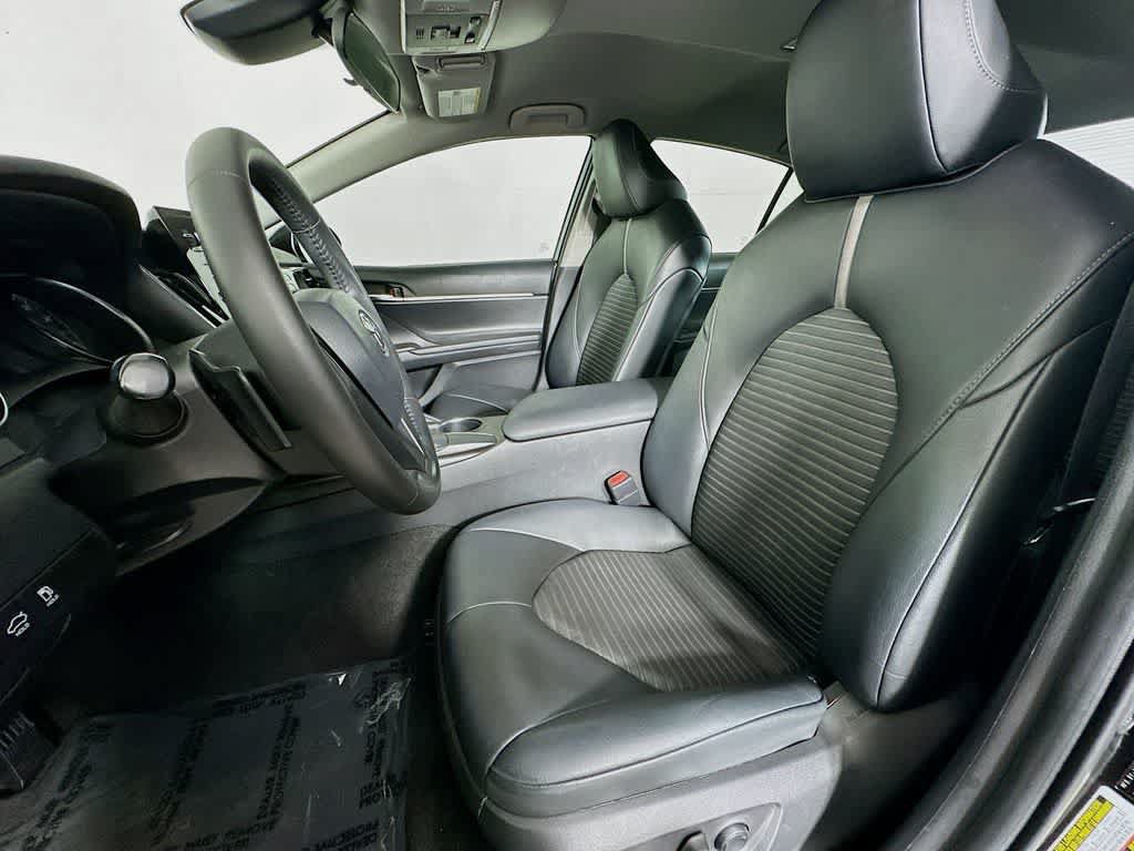 Used 2021 Toyota Camry SE FWD image 12