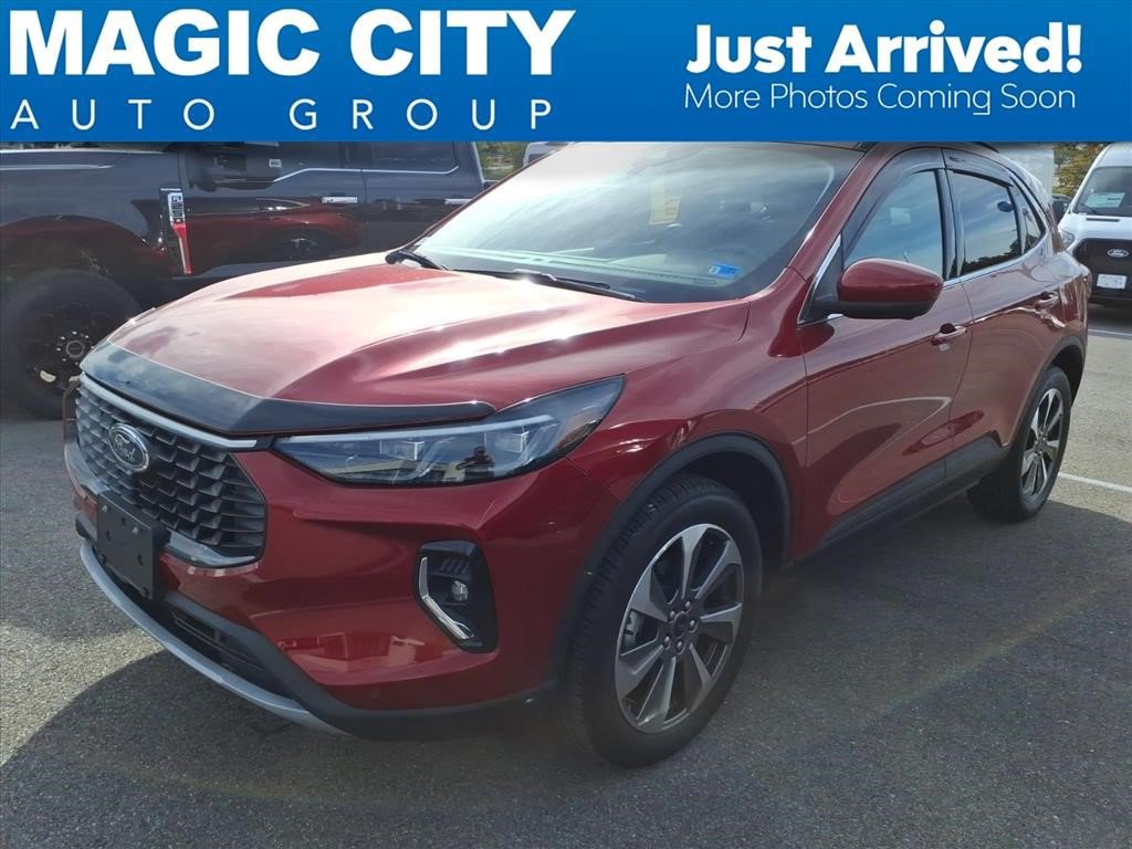 Certified 2023 Ford Escape Platinum AWD/4WD image 1