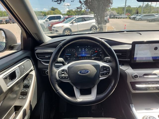 Certified 2023 Ford Explorer XLT w/ Equipment Group 202A AWD/4WD image 9