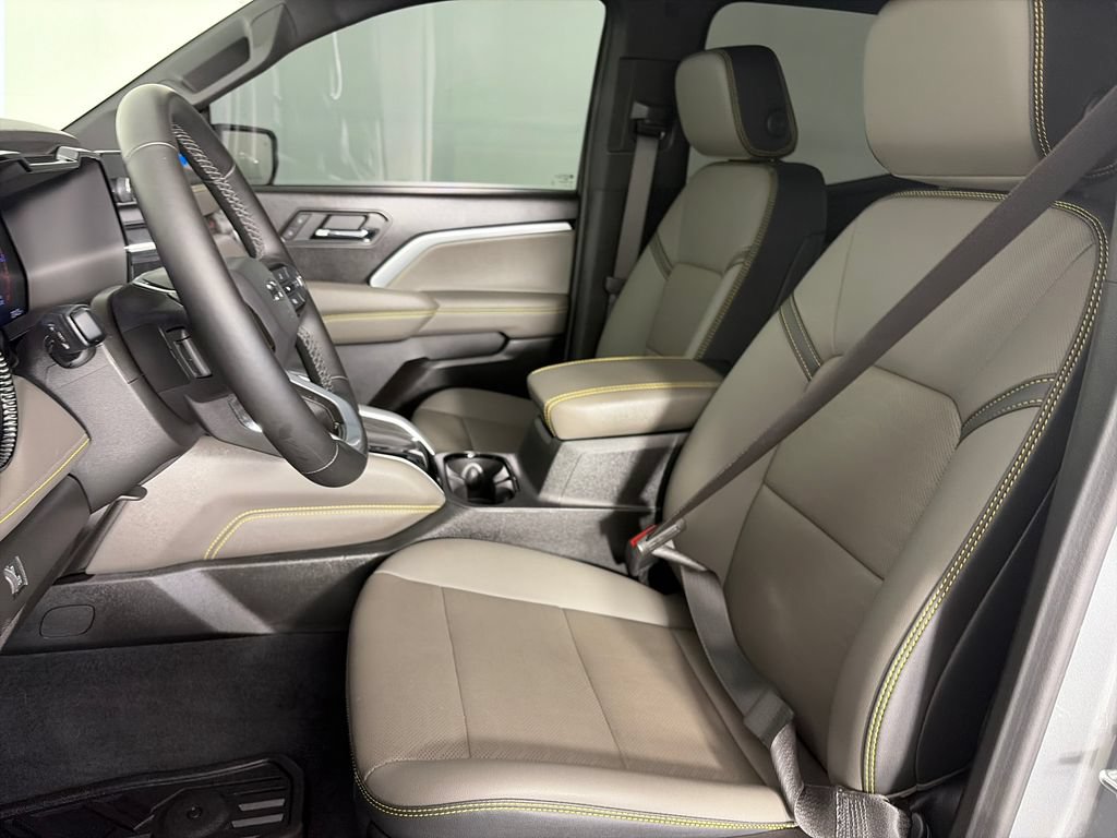Used 2025 Chevrolet Colorado ZR2 w/ Technology Package AWD/4WD image 11