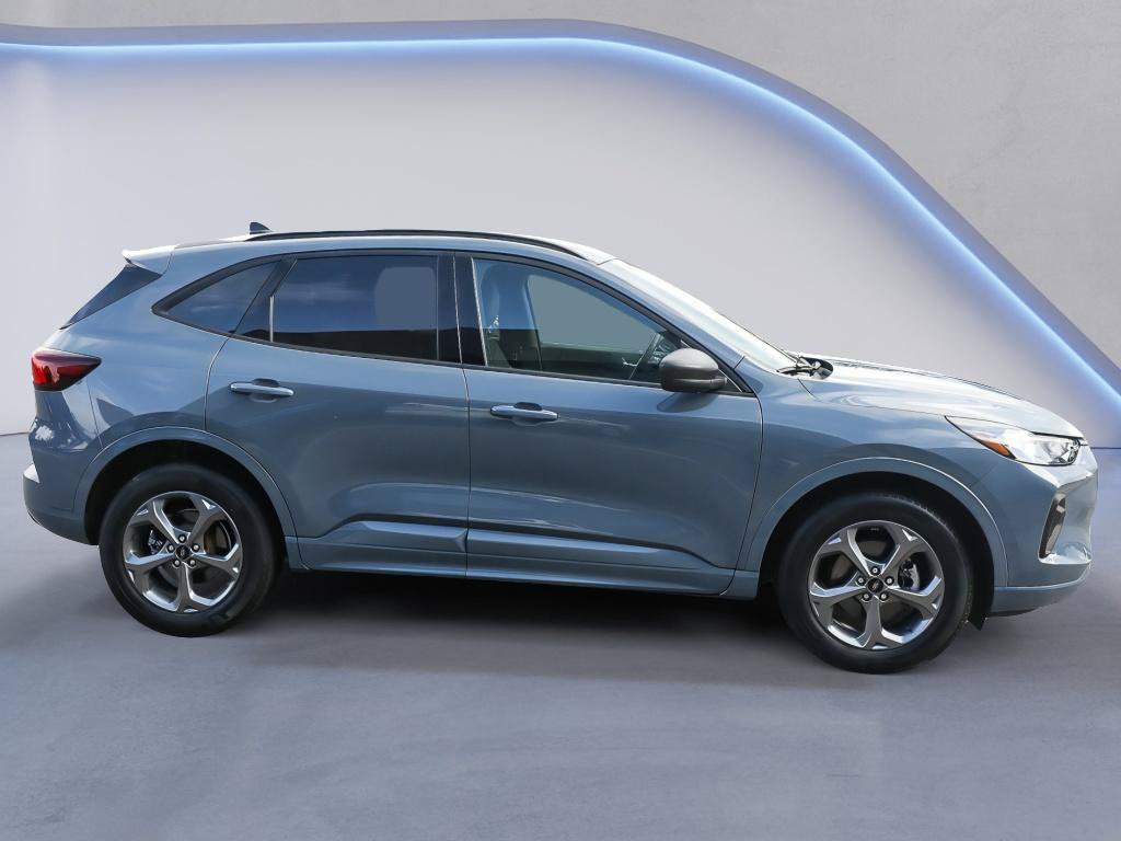 Certified 2023 Ford Escape ST-Line w/ Tech Pack #1 AWD/4WD image 9