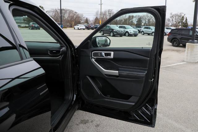 Certified 2022 Ford Explorer XLT w/ Equipment Group 202A image 33