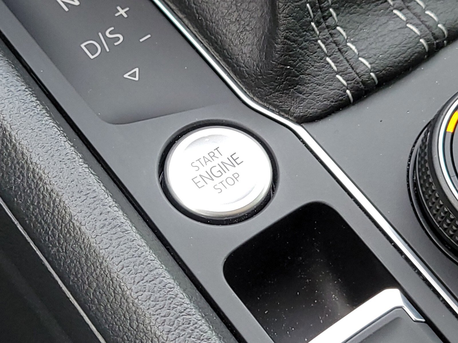 Used 2023 Volkswagen Atlas SEL Premium image 25