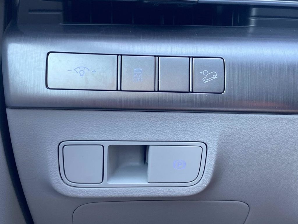 Used 2025 Hyundai Kona SEL FWD image 30