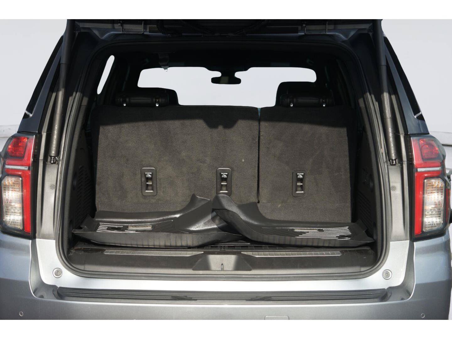 Used 2022 Chevrolet Tahoe Z71 w/ Luxury Package AWD/4WD image 33