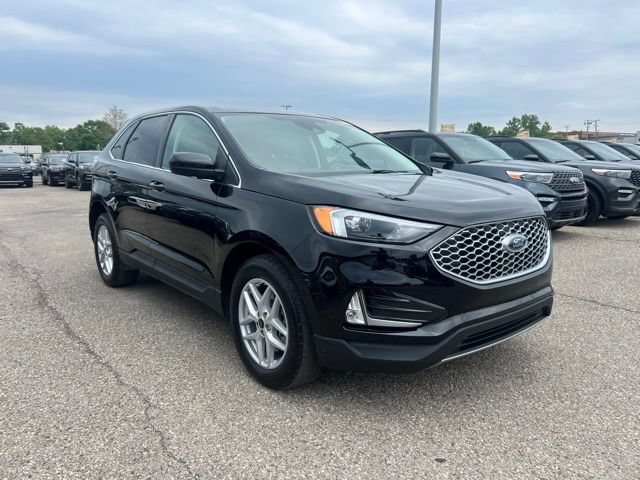 Certified 2024 Ford Edge SEL w/ Convenience Package AWD/4WD image 3
