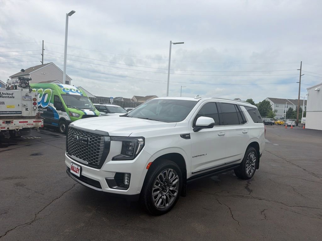 Used 2024 GMC Yukon Denali Ultimate AWD/4WD image 3