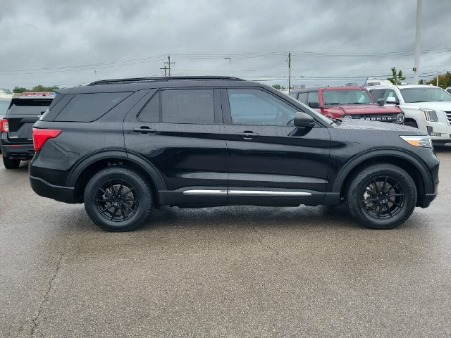 Certified 2022 Ford Explorer XLT w/ Equipment Group 202A AWD/4WD image 6