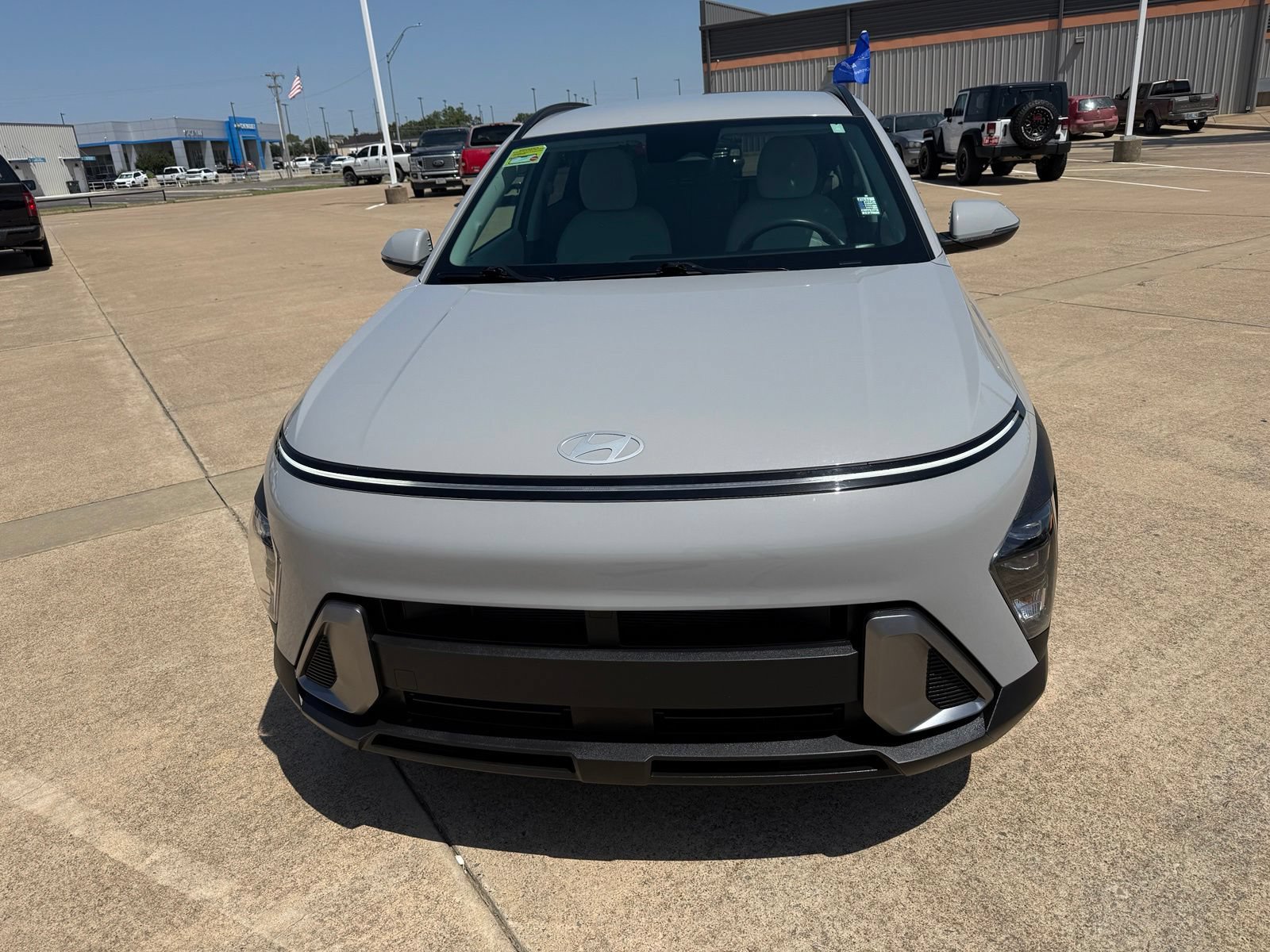 Used 2025 Hyundai Kona SEL FWD image 2