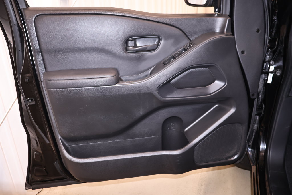 Used 2022 Nissan Frontier S w/ Technology Package AWD/4WD image 11