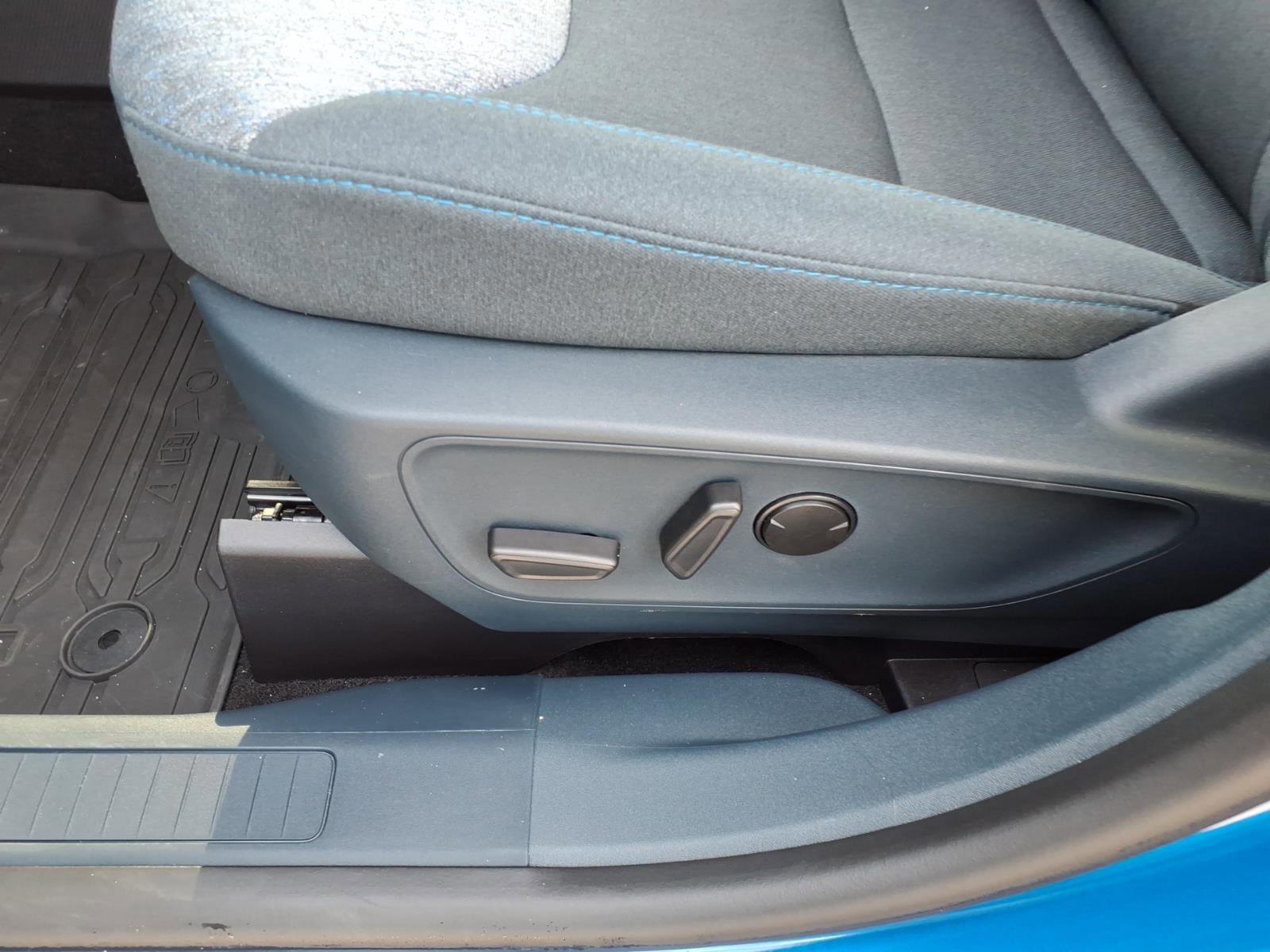 Certified 2025 Ford Maverick XLT w/ XLT Luxury Package image 11