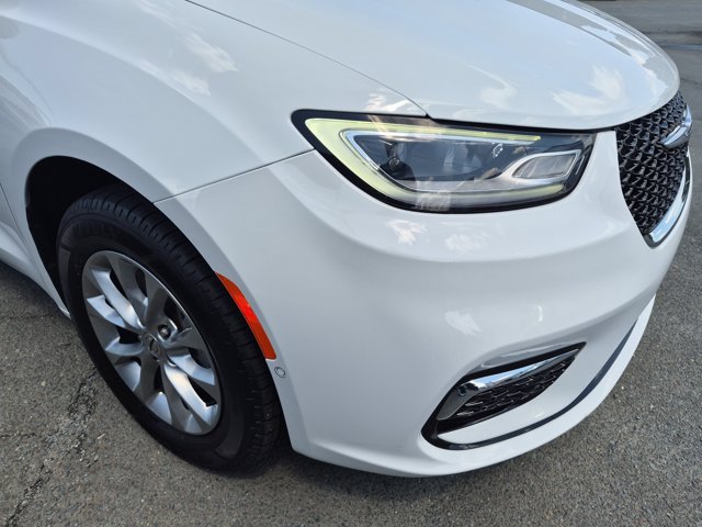 Used 2023 Chrysler Pacifica Touring-L AWD/4WD image 10